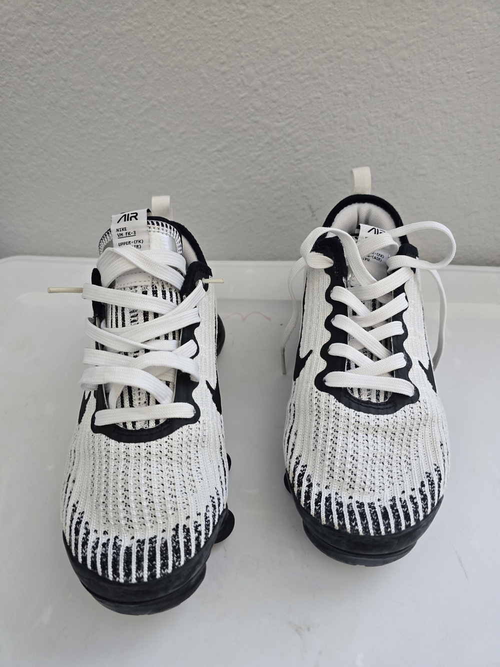 Nike Air VaporMax Flyknit 3 GS Black White Size 4Y - Picture 4 of 7